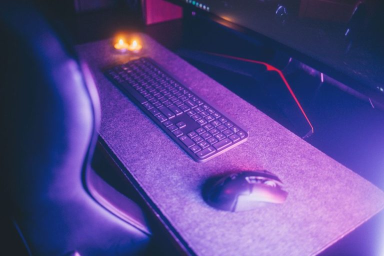 Finding the Right Balance: Footwear and Comfort in the Modern Gaming Workspace - Game Tutorial & Guides