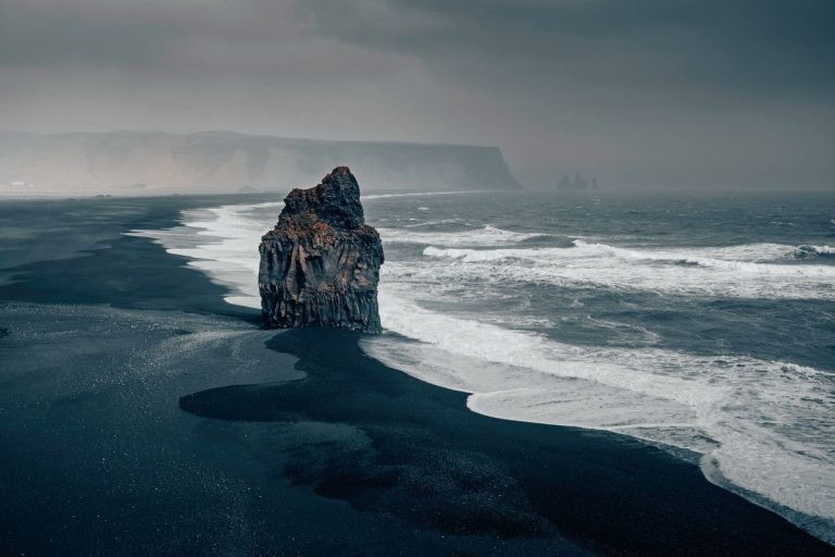 Chasing the Ultimate View: How Gamers and Travelers Are Preparing for Iceland's Mega-Event - Game Tutorial & Guides